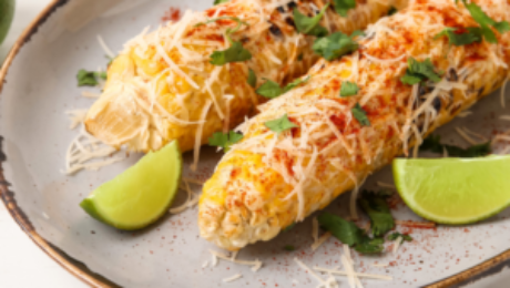 Prueba los más ricos elotes de Las Palmitas Fruit en Los Ángeles, California.